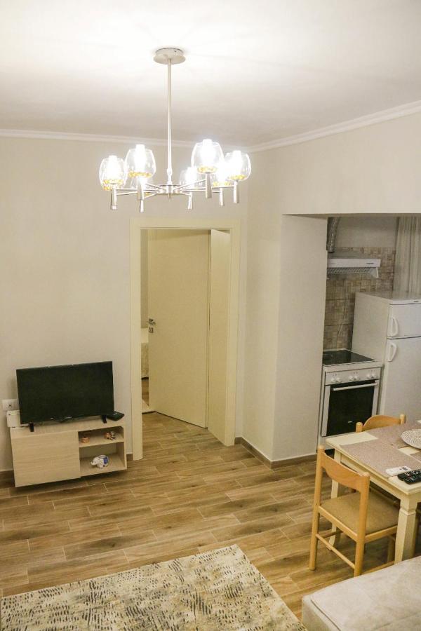 New Bazaar Arben'S Apartment Tirana Esterno foto