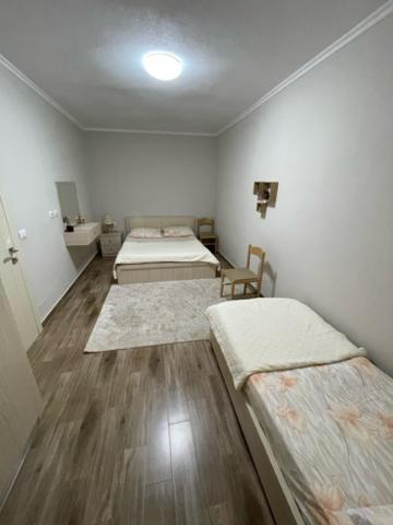 New Bazaar Arben'S Apartment Tirana Esterno foto